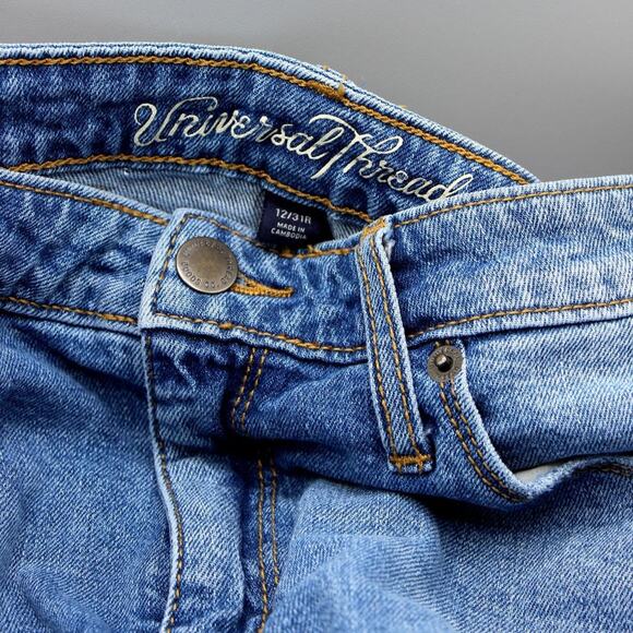 Universal Thread Denim Cut Off Shorts Size 12/31R - Picture 6 of 8